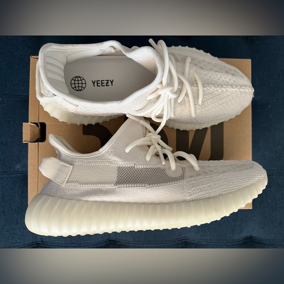 AUTHENTIC YEEZY BOOST 350 V2 - Picture 1 of 9